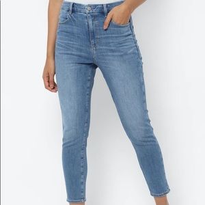 🌸3/$45 BRAND NEW pair of American Eagle jeans